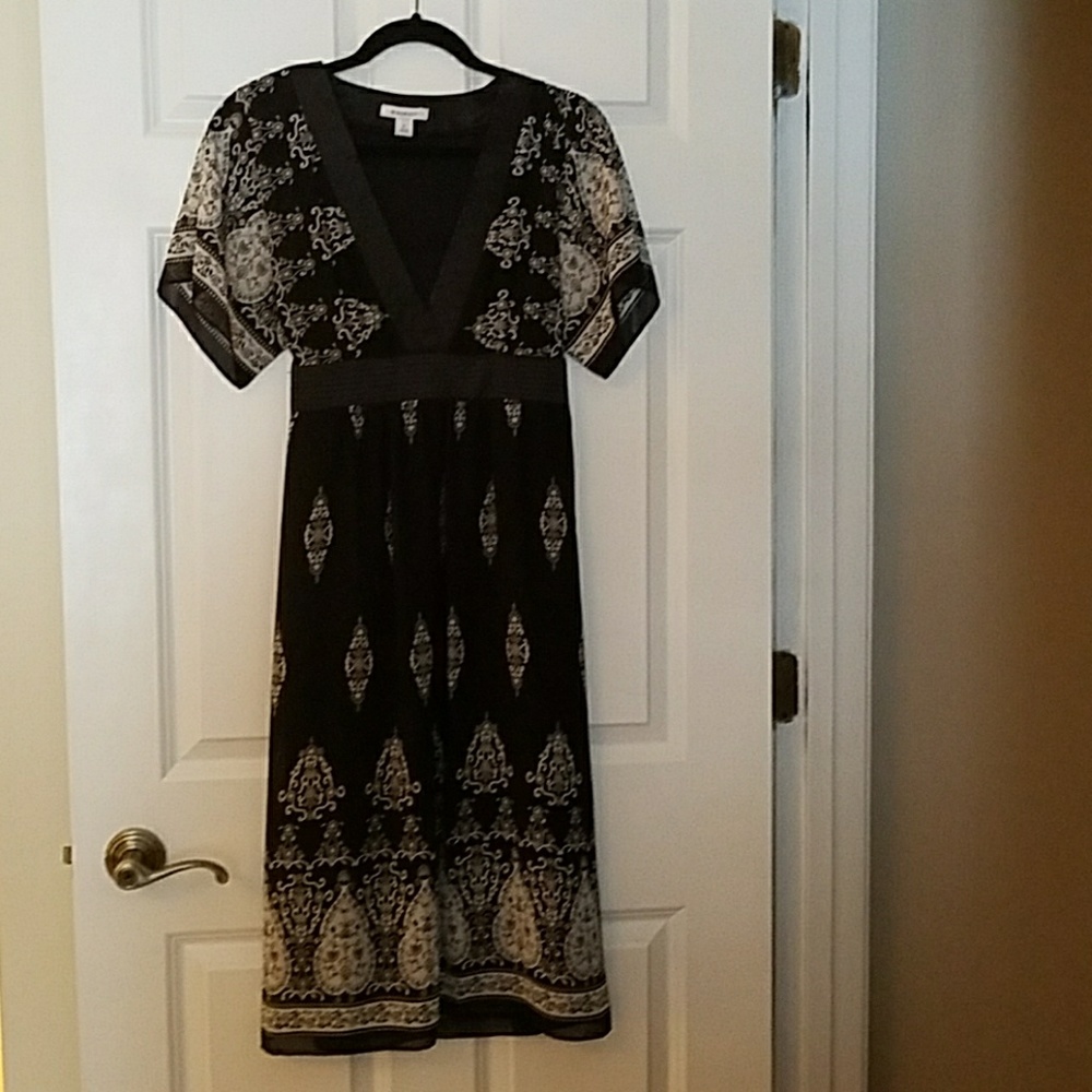 Black/white dress
